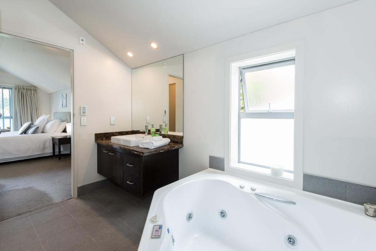 Lakeside Luxury With Spa Queenstown Eksteriør billede