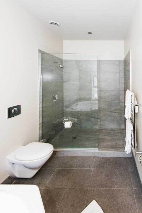 Lakeside Luxury With Spa Queenstown Eksteriør billede